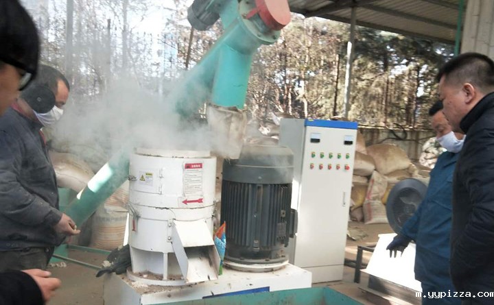 SKJ300木屑颗粒机试机.jpg SKJ300木屑颗粒机试机.jpg