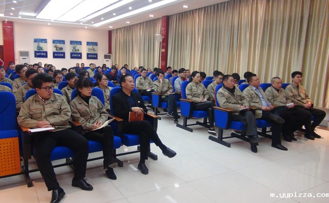 山东华体汇官网app入口员工认真学习.jpg 山东华体汇官网app入口员工认真学习.jpg