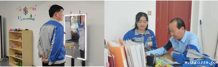 大家体验了智能血压计、魔镜等仪器设备 大家体验了智能血压计、魔镜等仪器设备