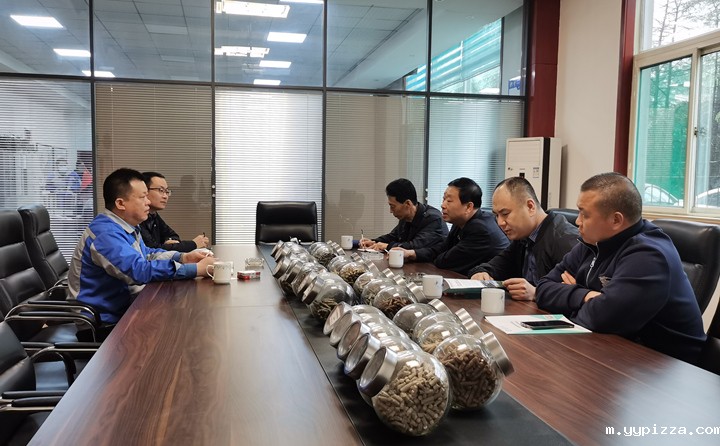 与集团总经理孙宁波及部门负责人座谈,就项目建设、环境影响、补贴政策等内容进行了探讨交流 与集团总经理孙宁波及部门负责人座谈,就项目建设、环境影响、补贴政策等内容进行了探讨交流