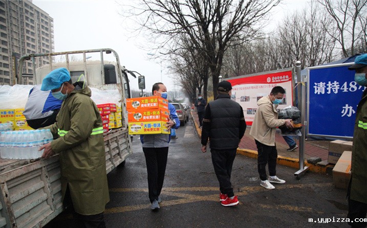 2月25日，hth中国派代表来到齐鲁师范学院捐赠防疫物资，保障校园防疫物品备足备齐，助力学校的疫情防控工作。