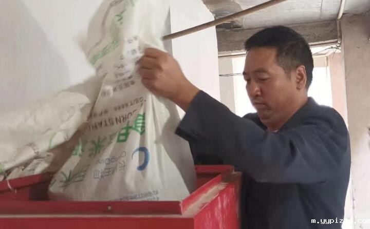 烟农为“料斗”添加木屑颗粒机的生物质颗粒燃料 烟农为“料斗”添加木屑颗粒机的生物质颗粒燃料